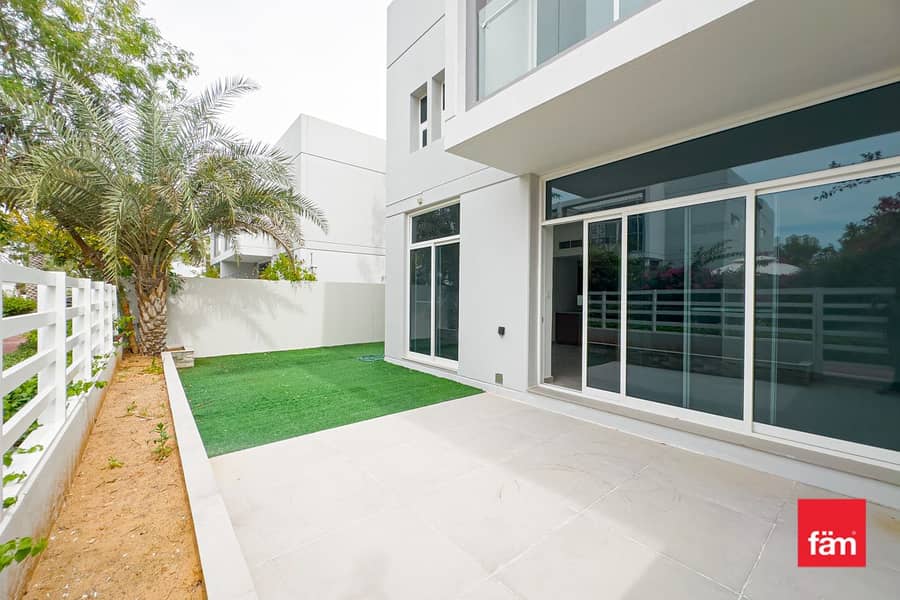 3 BR+M Townhouse Pool and Park Unit Great Location 3 BR+M Townhouse Pool and Park Unit Great Location
