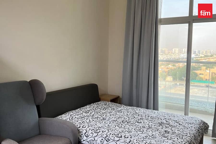 Beautifully furnished studio in Azizi Plaza