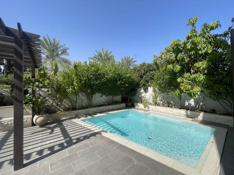 Single Row | Upgraded | Vacant | Private Pool Single Row | Upgraded | Vacant | Private Pool