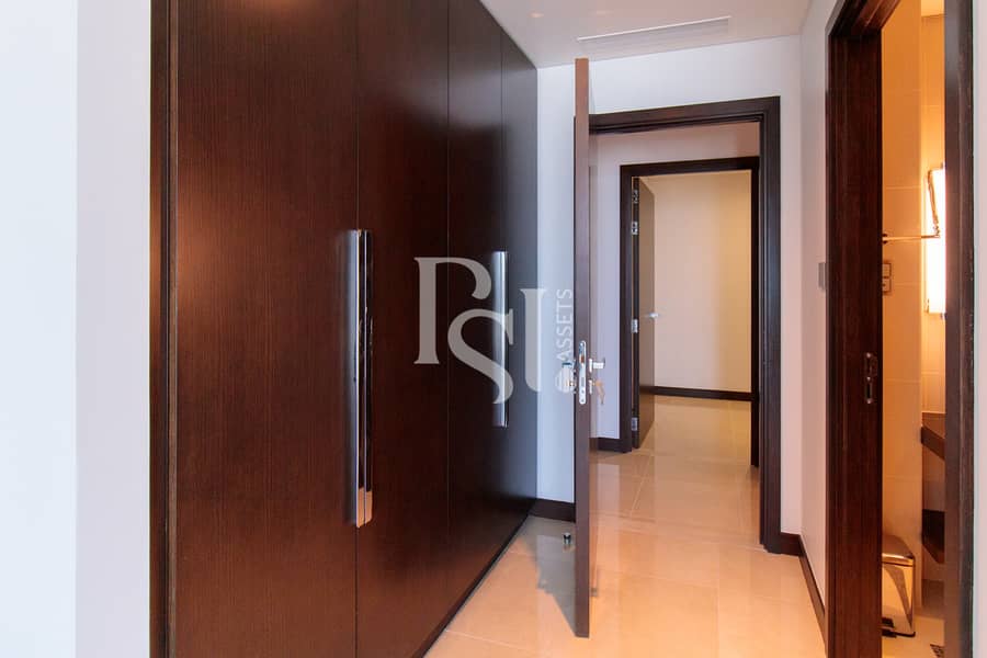 10 fairmont-marina-residence-abu-dhabi-closet (1). jpg