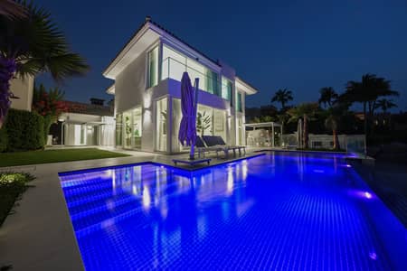 5 Bedroom Villa for Sale in Palm Jumeirah, Dubai - 1. jpg