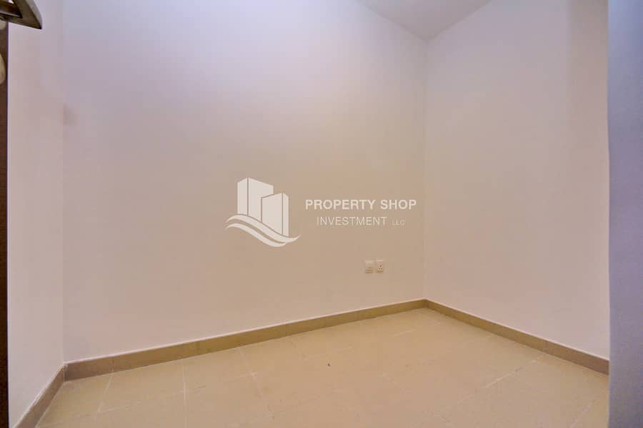 10 3-bedroom-abu-dhabi-al-reem-island-shams-abu-dhabi-gate-tower-2-maidsroom. JPG