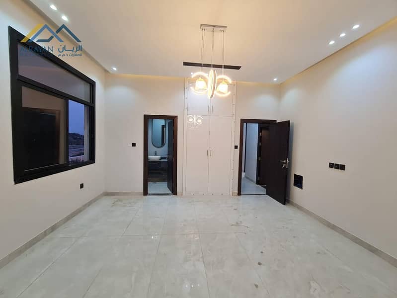 15 9aed361e-9487-4bda-b1df-59eb76ee0dca. jpg