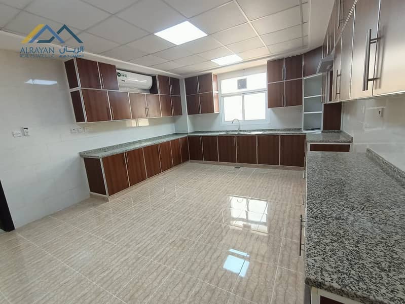 12 002cfa72-e8d8-40c4-afdf-58251c2cff43. jpg