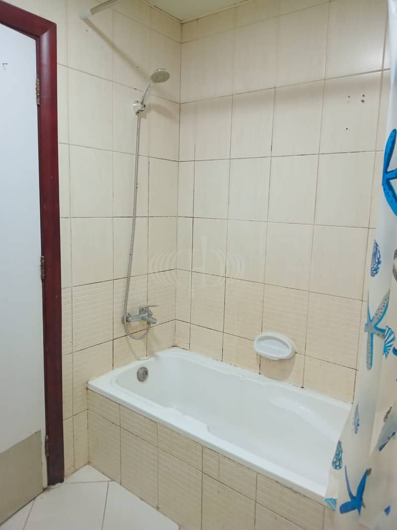 7 BATH TUB. jpeg