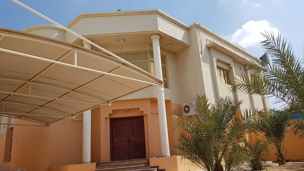 For rent a  luxury villa in   Azzra area - sharjah Near Park (good villa) . .