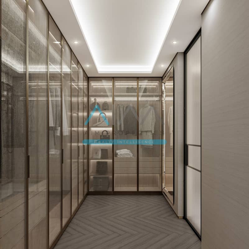 9 Rf Master Walk In Closet . jpg