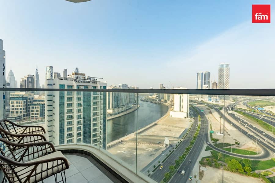 Spacious 1B w/ extra bed | Burj and Canal Views