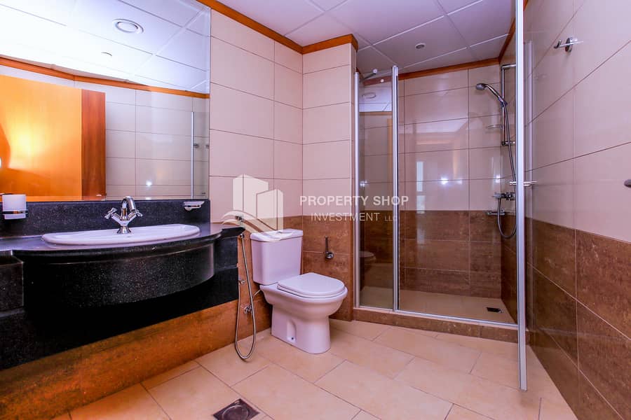 10 2-bedroom-apartment-abu-dhabi-corniche-capital-plaza-bathroom. JPG