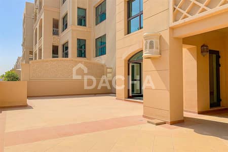 2 Bedroom Apartment for Rent in Palm Jumeirah, Dubai - Extended Terrace | Park Outlook | View Now