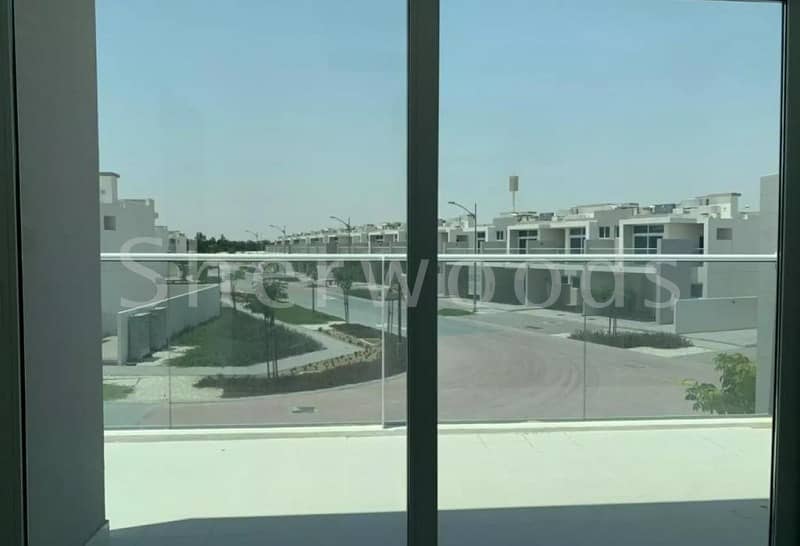 8 3 bedroom townhouse in Basswood Akoya Oxygen Community