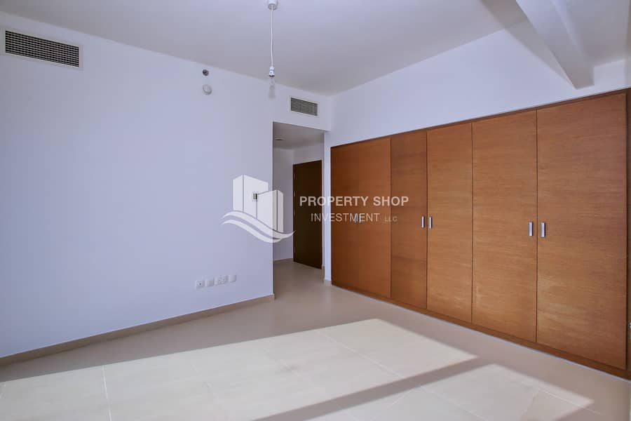 6 3-br-apartment-al-reem-island-shams-abu-dhabi-gate-tower-2-cabinet. JPG