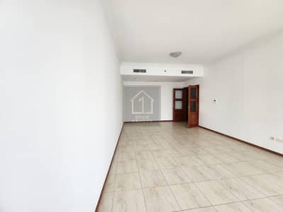 Vacant | Unfurnished | Lakeview