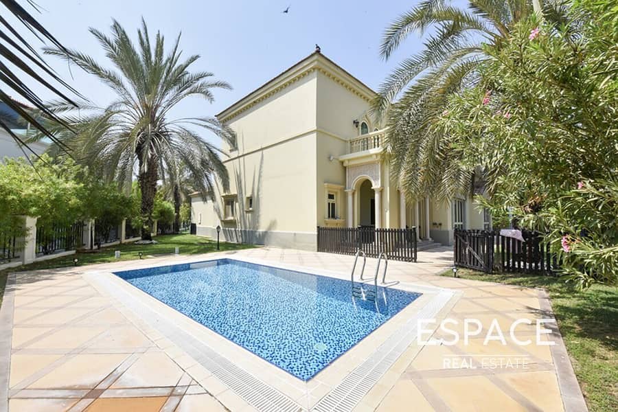 Private Pool - Jumeirah Islands - Lake View