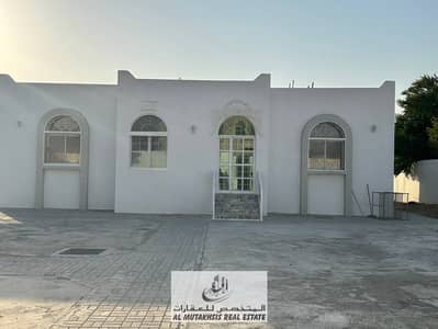 For rent 5BHK villa in Al Nouf 1 The villa is on one floor in a prime location behind Mall 06