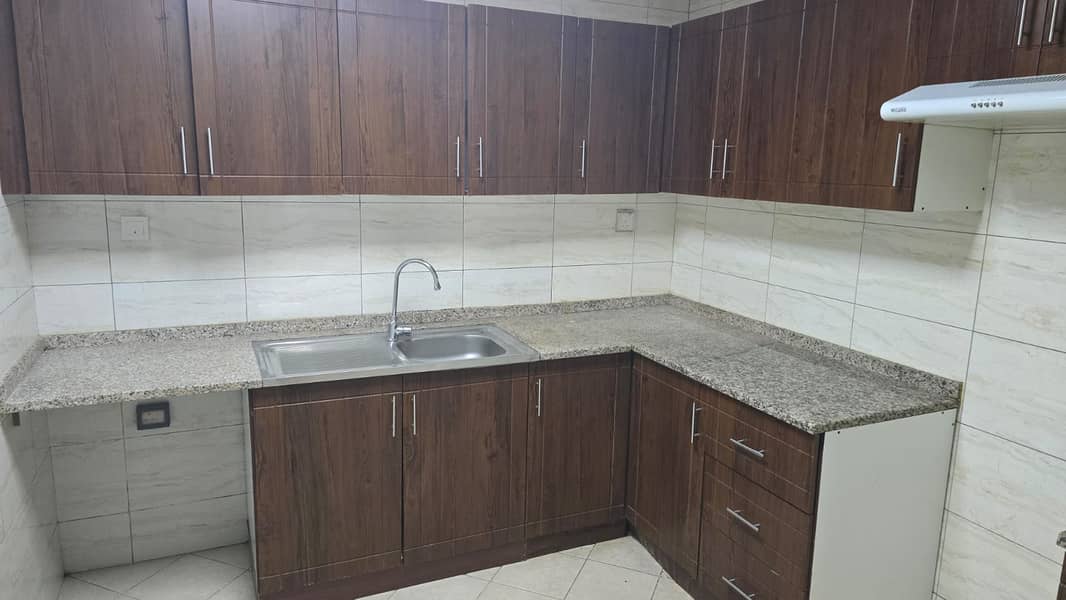 9 2bedkitchen_closed2. jpg