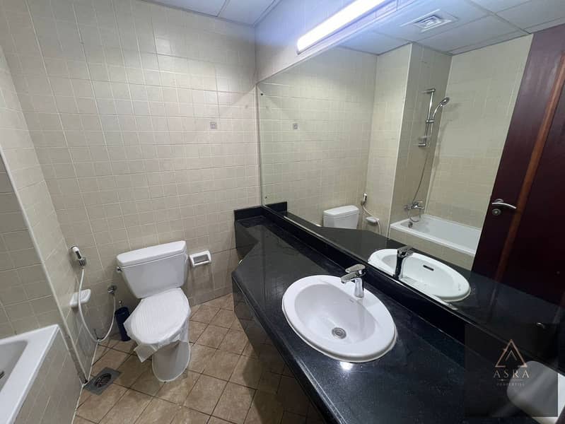 Extra Large Studio Closed Kitchen Discovery Garden