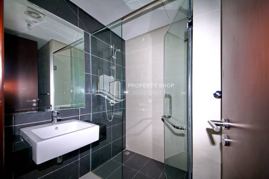 9 2-bedroom-apartment-al-reem-island-marina-square-burooj-view-bathroom. JPG