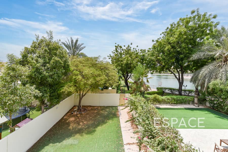 Vacant Now | Lake Backing | Close to Pool Vacant Now | Lake Backing | Close to Pool