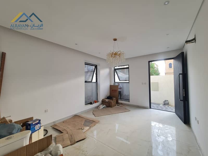 4 d9feb278-89e6-4419-962d-218ab40da71a. jpg