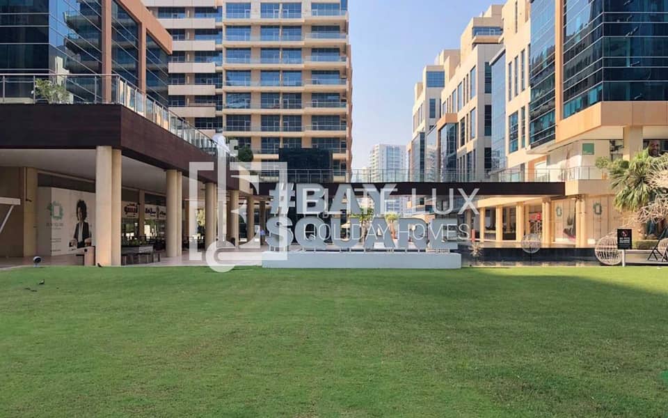 18 BaySquare 1-min. jpg