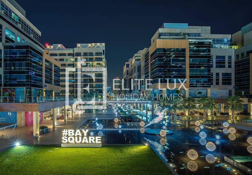 19 BaySquare Night-min. jpg