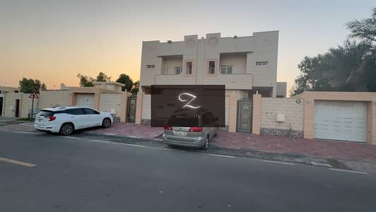 For sale (2) villas in Sharjah / Samnan. Excellent location close to the park and the main street