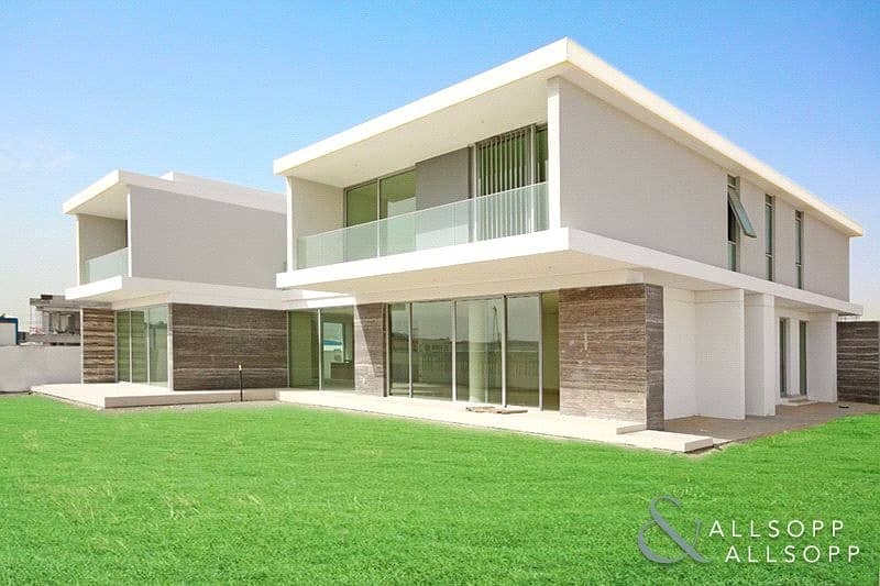 Modern Style on Golf Course | Large Plot