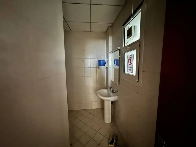 12 93e4b7f8-3e45-41ac-b5f4-7a7e3c02632d. jpeg