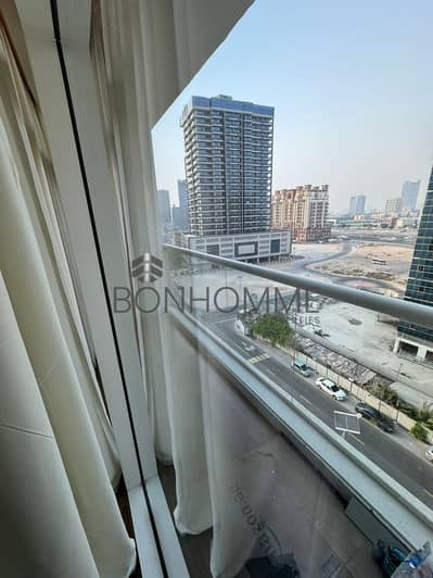 Modern Architecture | Huge Layout | Genuine Listing
