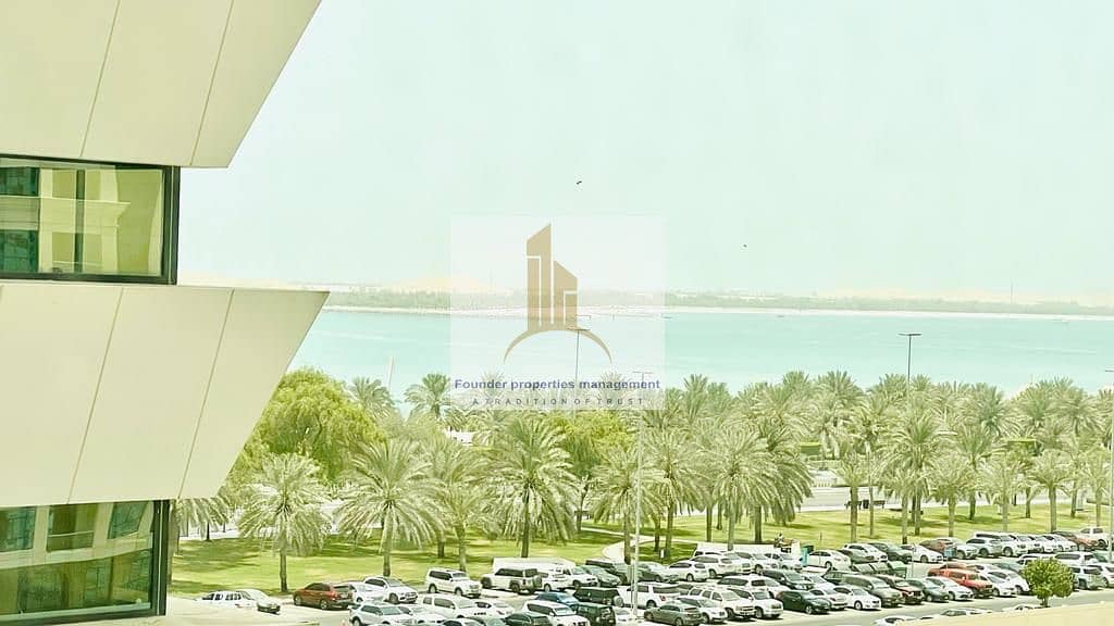 شقة في منطقة الكورنيش 3 غرف 90000 درهم - 5895534