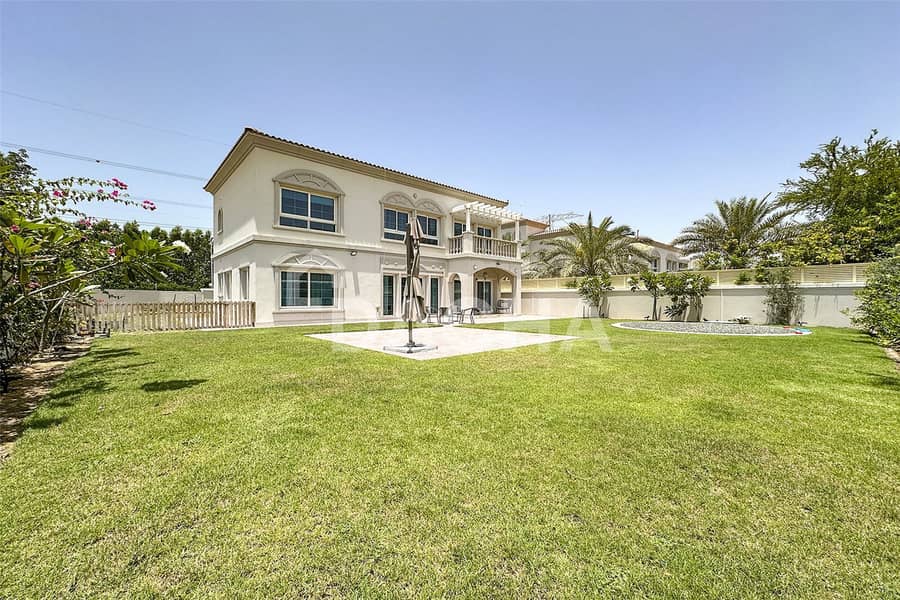 CORNER VILLA / 4BR + M / Vacant CORNER VILLA / 4BR + M / Vacant