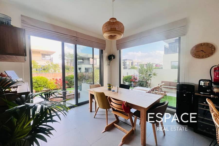 5 BR | Single Row | Vacant December 5 BR | Single Row | Vacant December