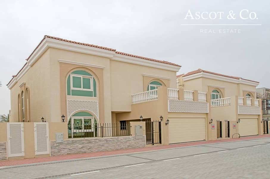 Brand New 5 Bed Luxury Villa with Pool Facing Park