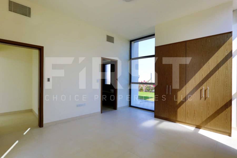 13 Internal Photo of 4 Bedroom Villa in West Yas Yas Island (14). jpg