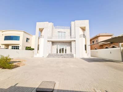 Beautifully presented: 5 b/r good quality indep villa + maid room + driver room + maid room + garden