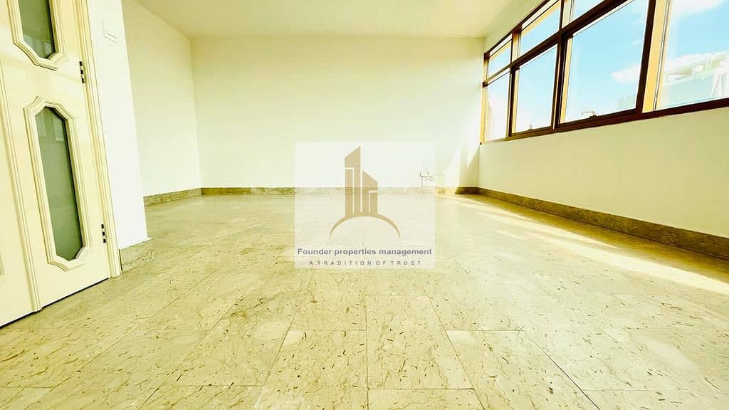 Ample 3 Bed Room in Superb Location Sea & City View Ample 3 Bed Room in Superb Location Sea & City View