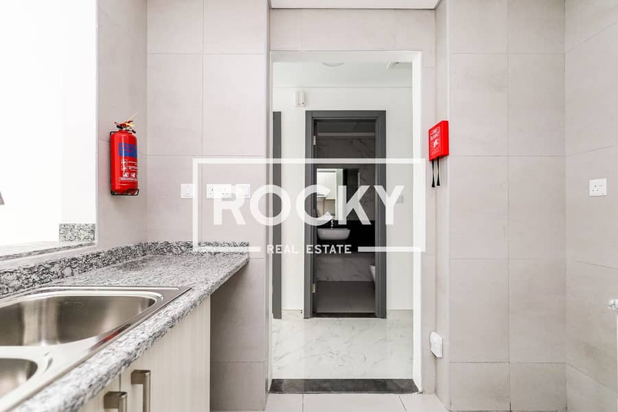 6 AAA - Apartment (3 of 11). jpg