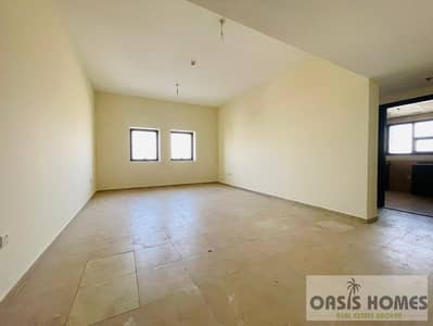 Vacant 2BHK For Sale in DSO - Close Kitchen @ 820K Call Abbas