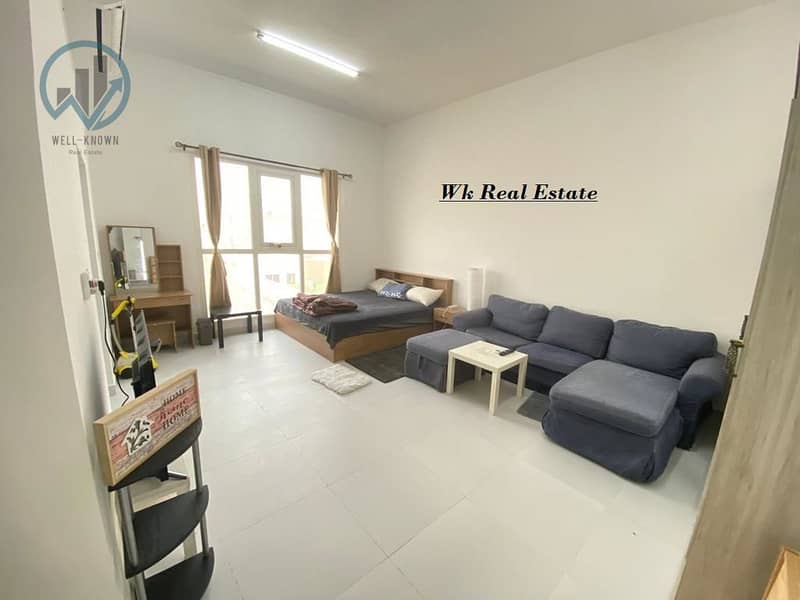 4 3aee05ab-78c8-40eb-b9a6-9f716ee0db39. jpg
