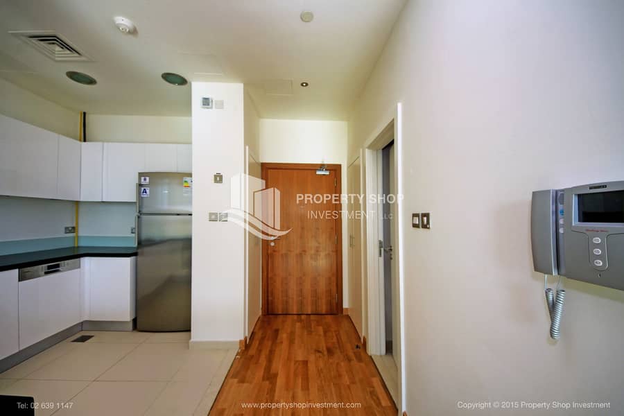 8 studio-apartment-abu-dhabi-al-raha-beach-al-bandar-al-barza-foyer. JPG