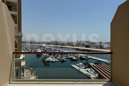 Studio for Rent in Palm Jumeirah, Dubai - Water Front Living | Prime Location | Furnished