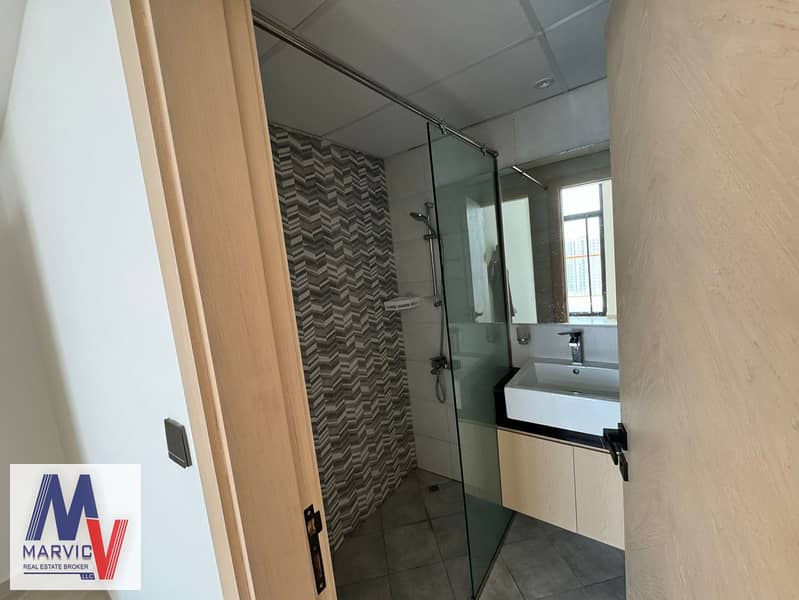 Full Creek View/Vacant/High Floor - Image 13