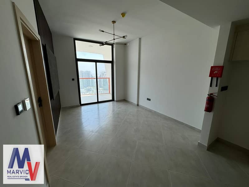 Full Creek View/Vacant/High Floor - Image 8