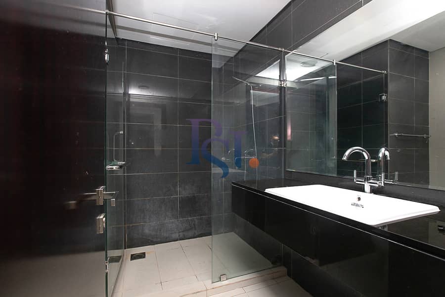 15 mag-5-marina-square-al-reem-island-abu-dhabi-bathroom_(5). JPG