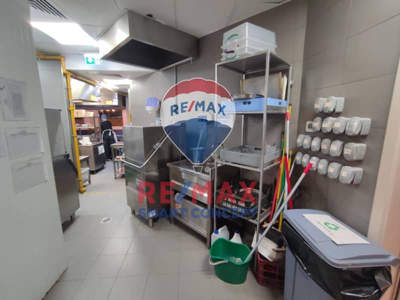 Spacious Shop Prime Location Parking Allowed