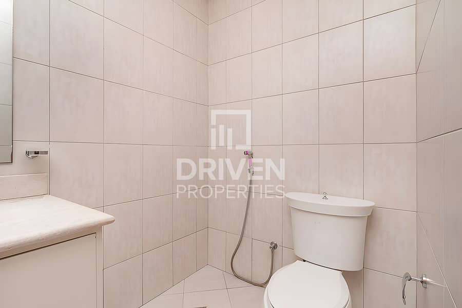 Garden View and Bright Apt | Serene Location - Image 9