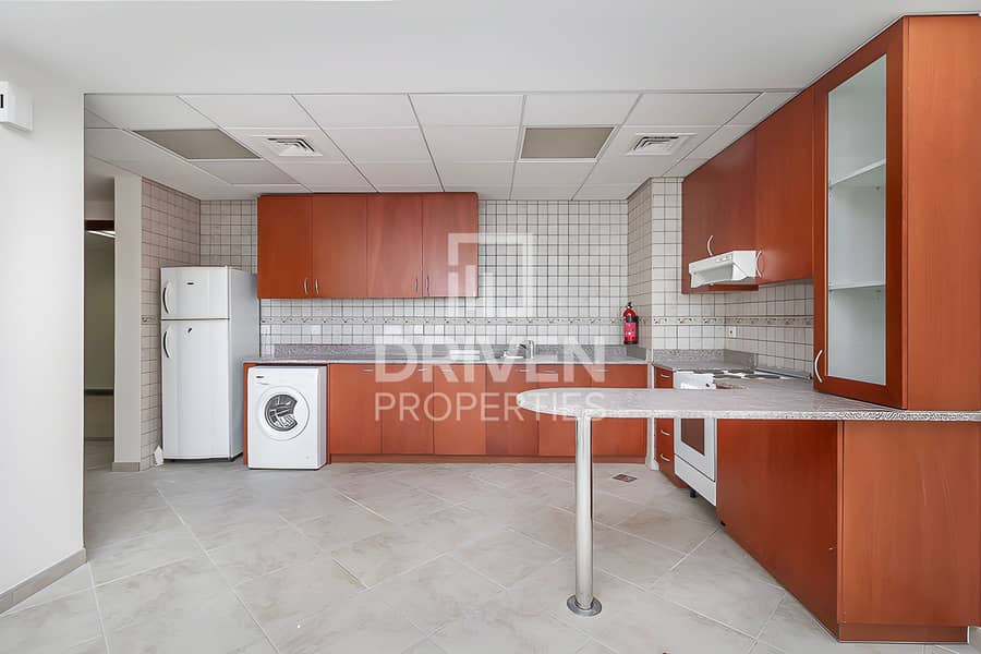 Garden View and Bright Apt | Serene Location - Image 12