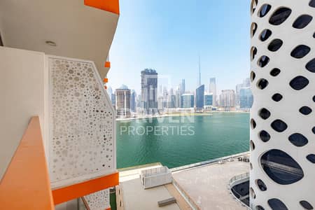 Studio for Sale in Business Bay, Dubai - Huge Layout | Canal View | Furnished Apt