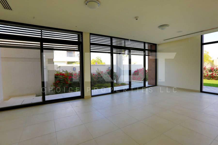 5 Internal Photo of 4 Bedroom Villa in West Yas Yas Island (19). jpg